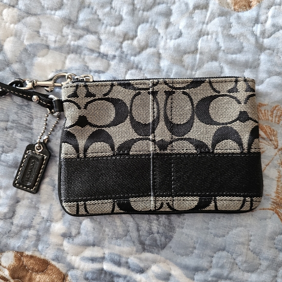 Coach Handbags - Vintage Coach Signature Monogran Jaquard Wristlet